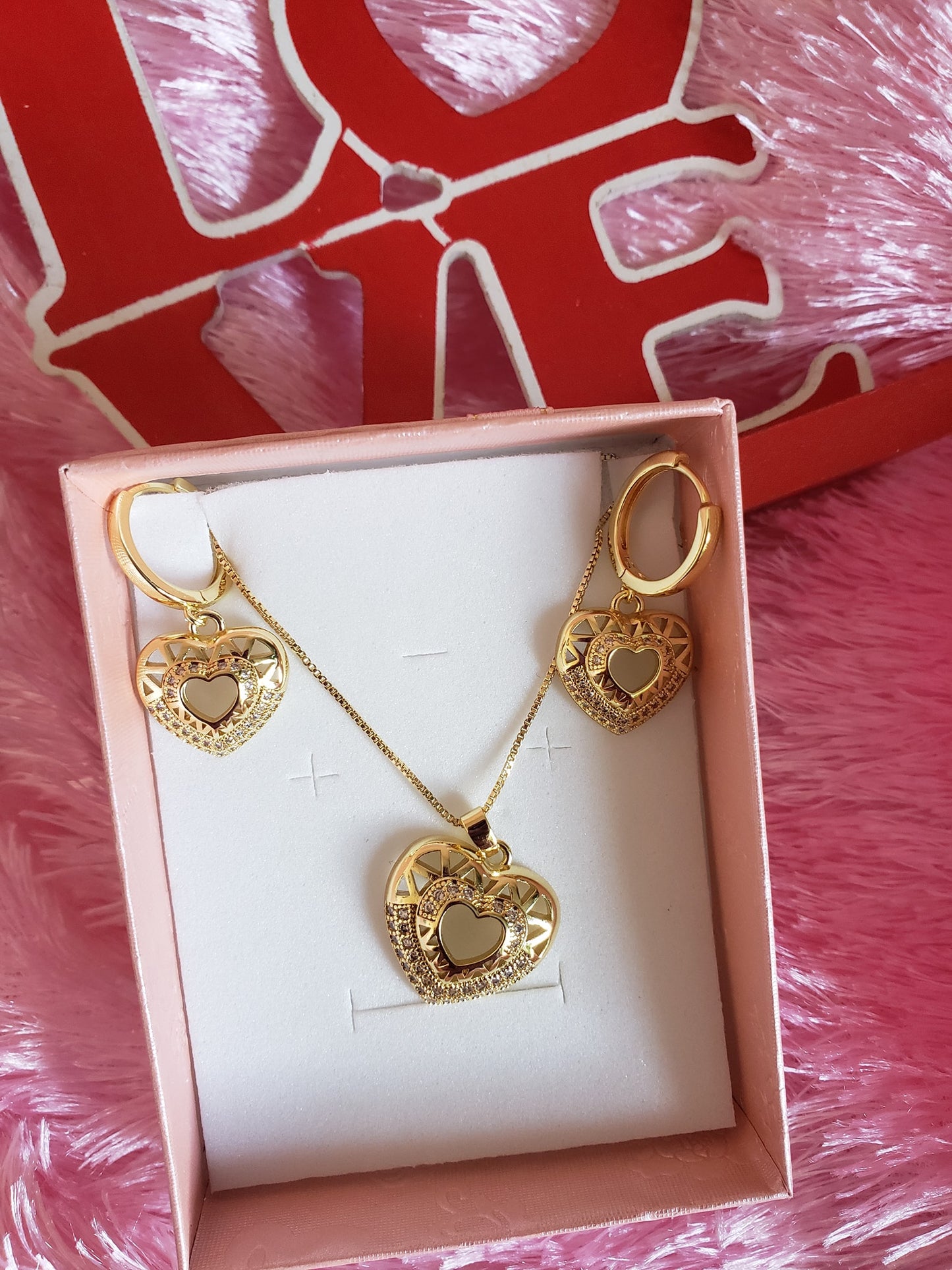 Hollow out heart set