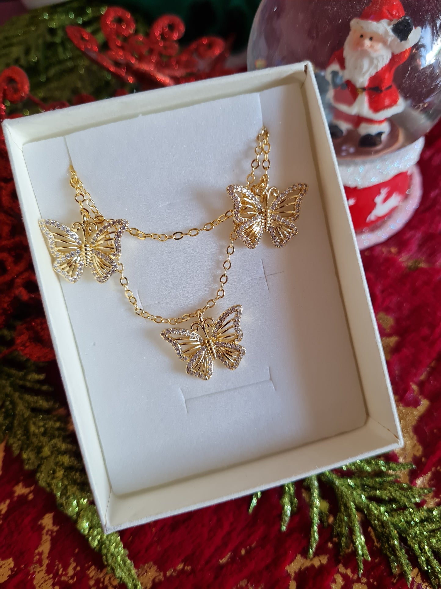 Matching necklace and bracelet set