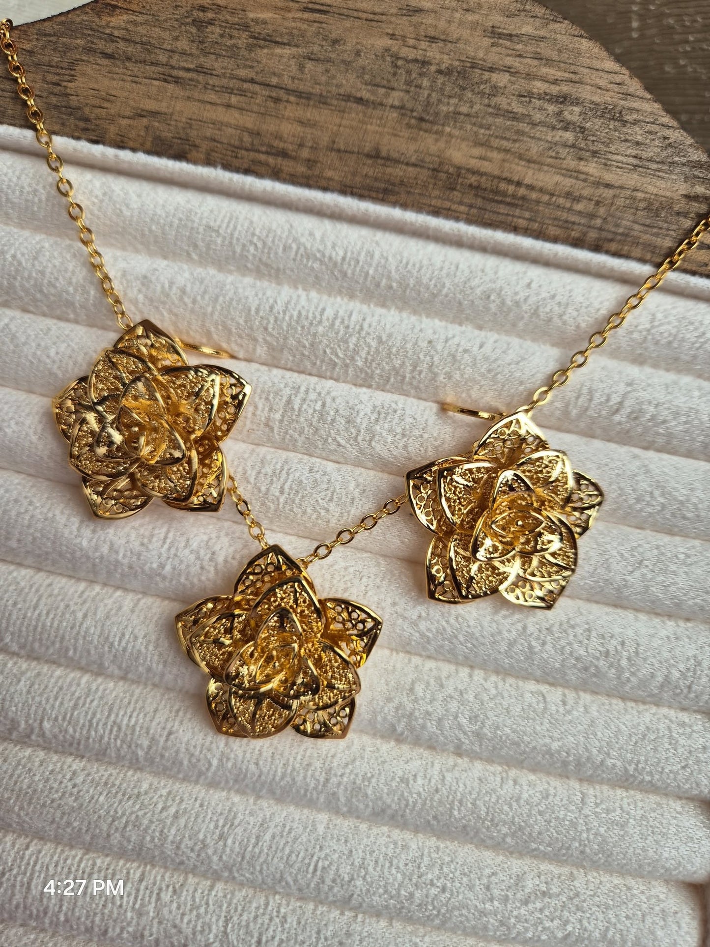 Rose Necklace Set